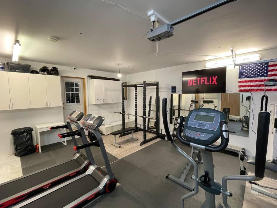 4-Bedroom Villa With Private Gym And Hot-Tub レイキャヴィーク エクステリア 写真