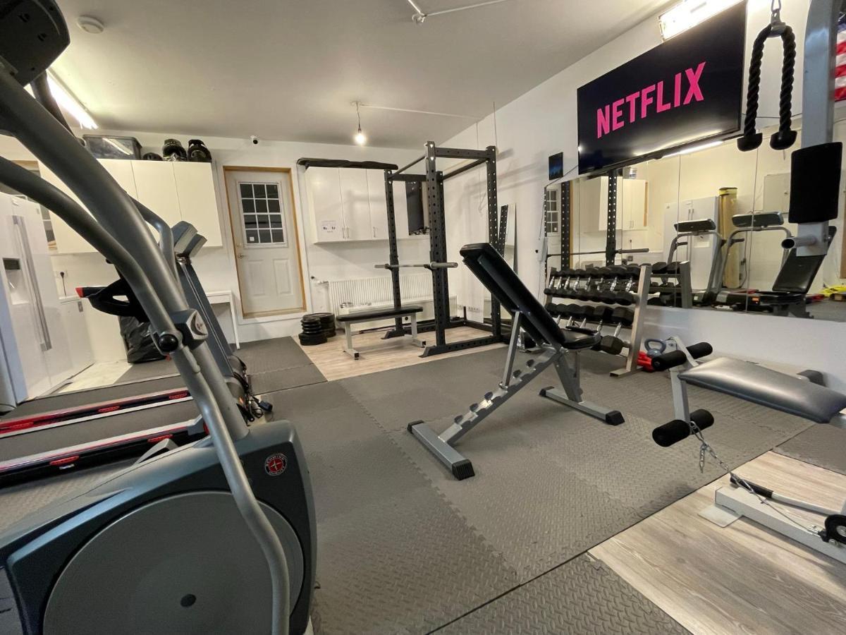 4-Bedroom Villa With Private Gym And Hot-Tub レイキャヴィーク エクステリア 写真